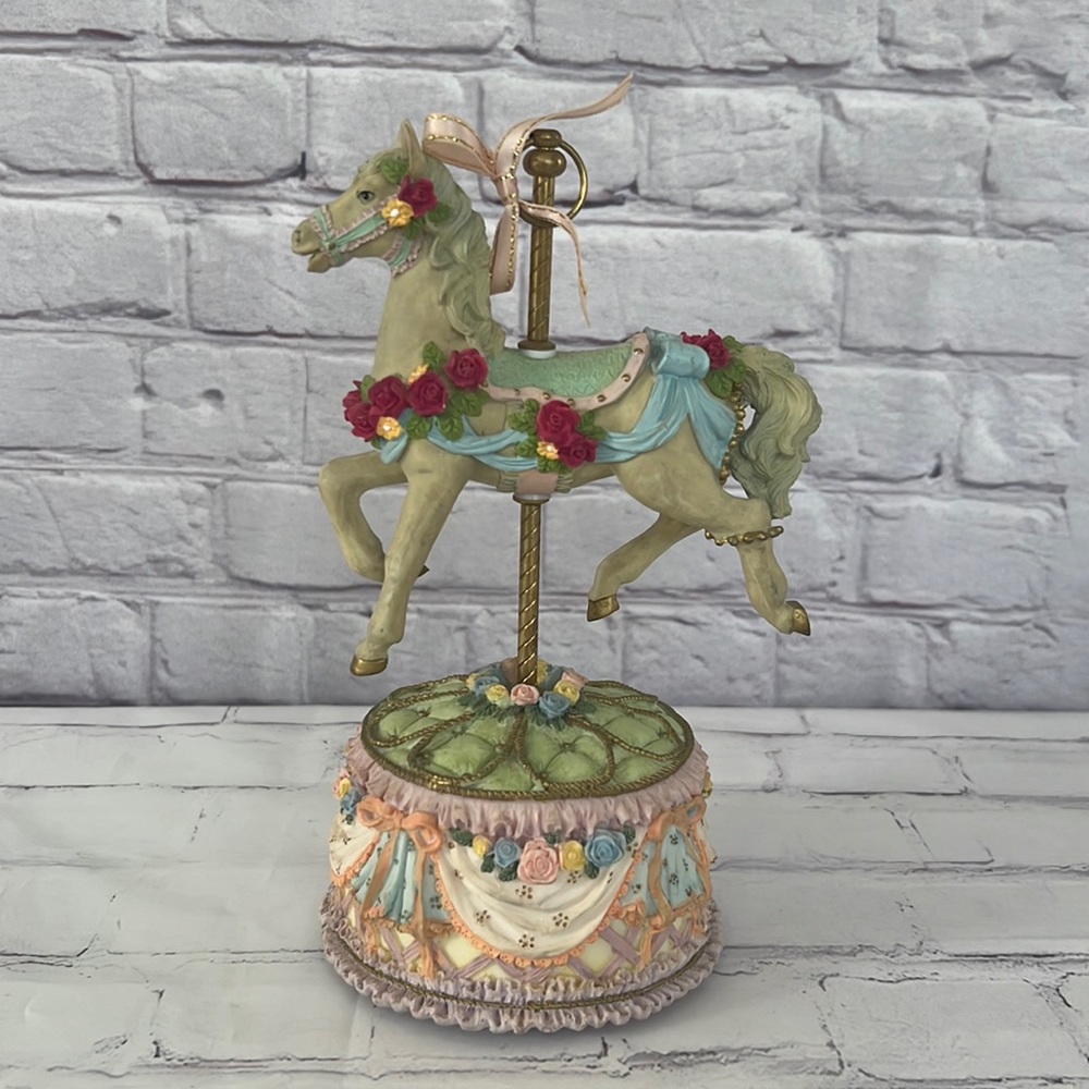 San Francisco HORSE MUSICAL box vintage